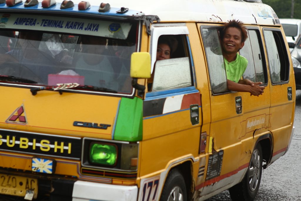 Povo simpático e sorridente.