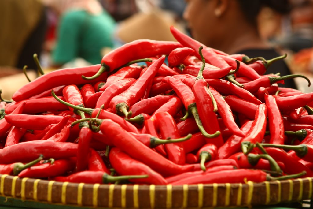 Cesto de pimenta em Mercado de Pasar Induk.