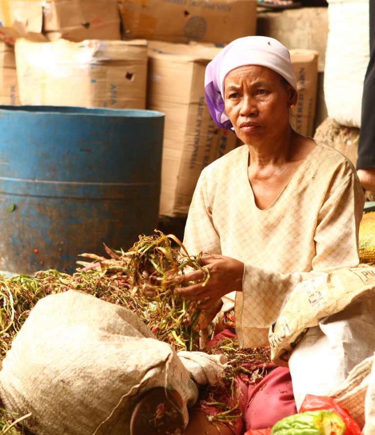 Senhora no Mercado de Pasar Induk.