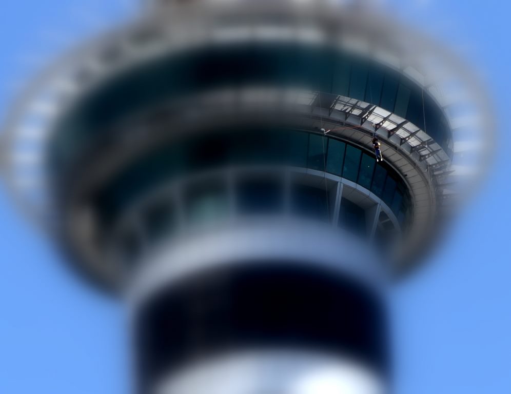 Amoção Pura! 328 m de pura adrenalina. Sky Tower - Auckland - Nova Zelândia.