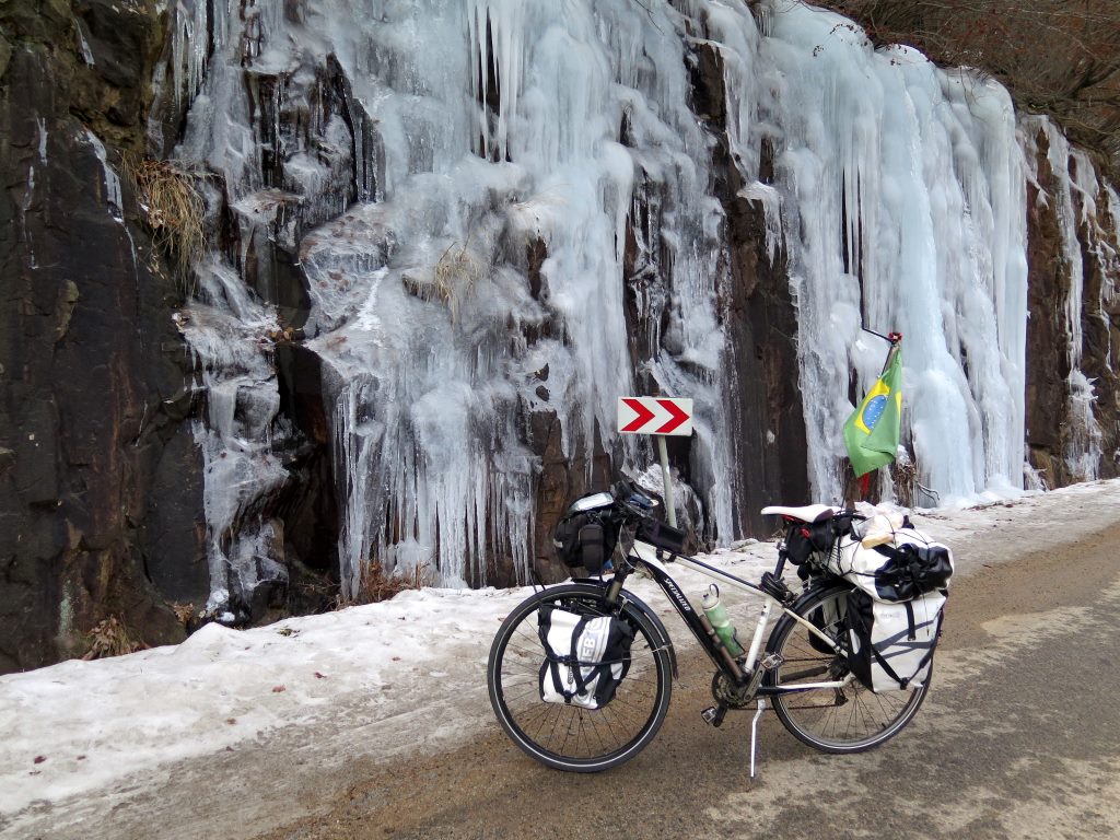 Cascata de gelo - Ciclovia Seul - Busan - Coréia do Sul