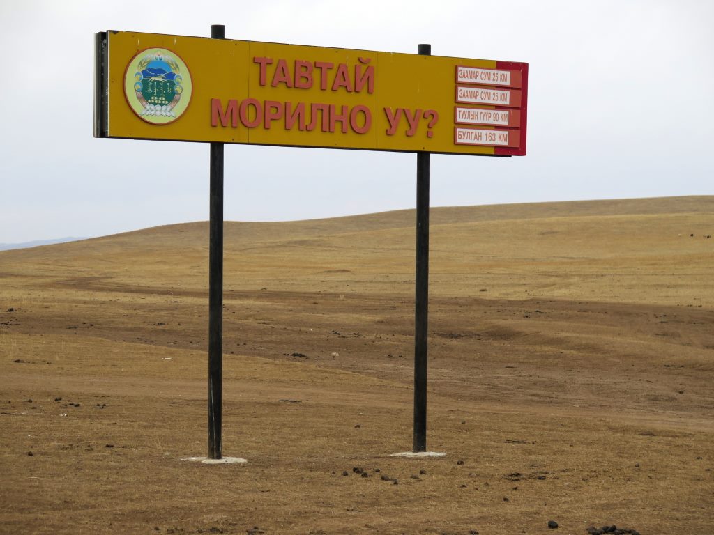 A única placa de sinalização que encontrei nos 3 primeiros dias de viagem pela Mongólia. 