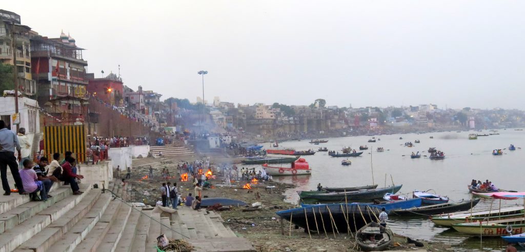 Ritual de cremação em Varanasi, Índia