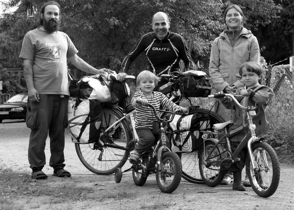 Gosha, Mary e os dois filhos. Zelenogorsk, Rússia.