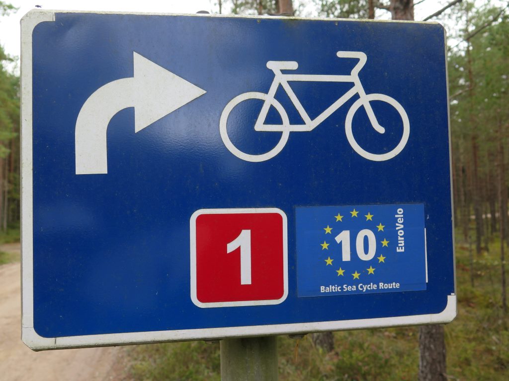 Sinalização exclusiva para ciclistas. Estônia.
